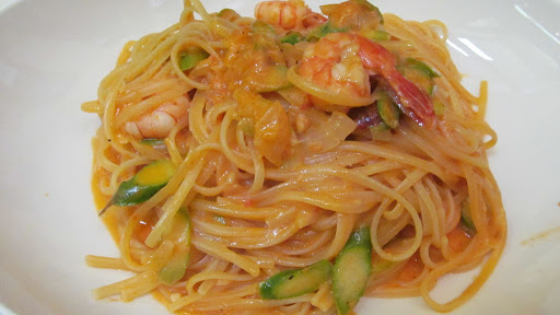 洒落たイタリア料理店